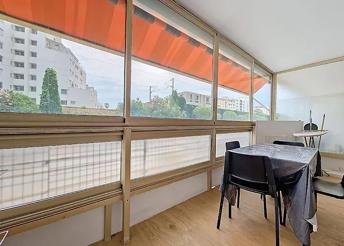 2 Pieces 35 M2 + 1 Veranda * Antibes